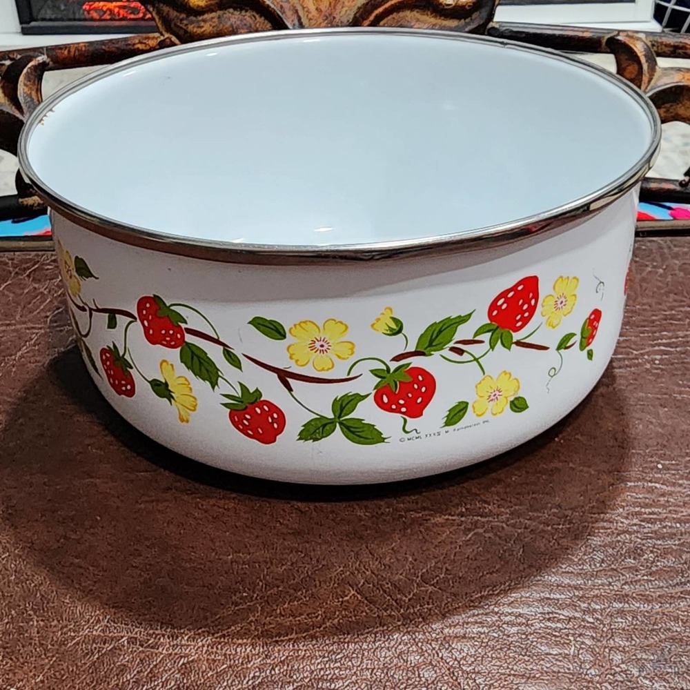 Vintage M Kamenstein Enamel Bowl Made in Taiwan